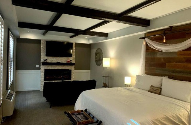 Cedar Stables Inn & Suites