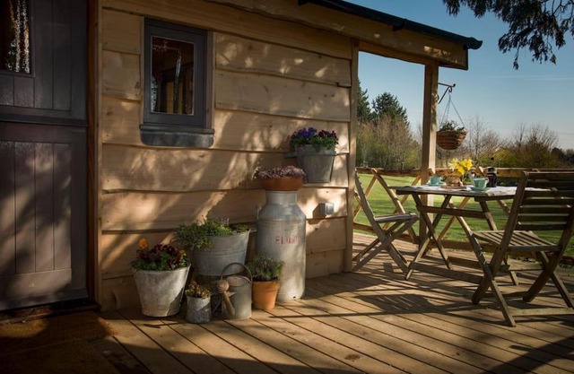 Cedarwood, an intimate and romantic cabin for two.