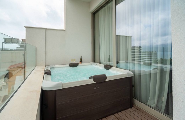 Celeste Room with hot tub and seaview
