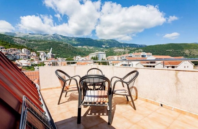 CENTER APARTMENT SARA, VIEW, 10 MINUTES FROM BEACH