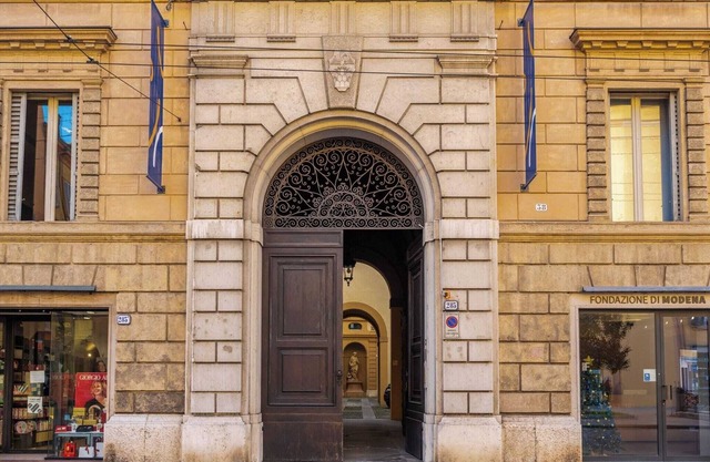 Center Luxury: Parking, 9 People, 200m2, 3 Baths