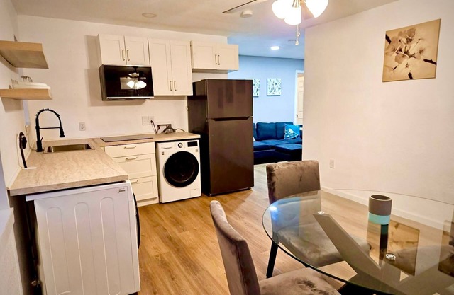 Central 2-Bed/1 Bath 9 min Medical-5 Min Airport