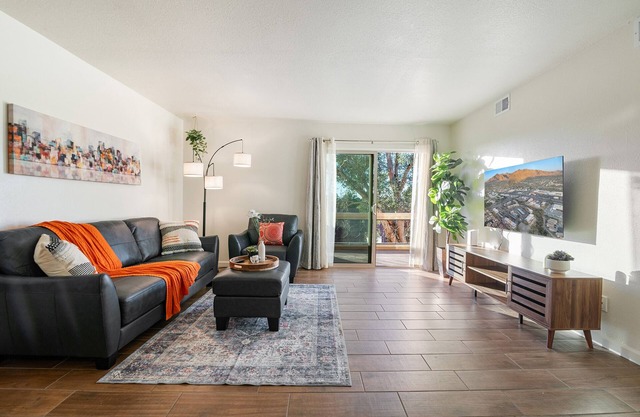 Central 2bdr Gem w/King Bed