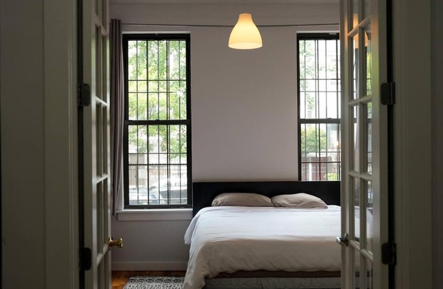 Central 5BR Duplex w/ Patio for 14 guests