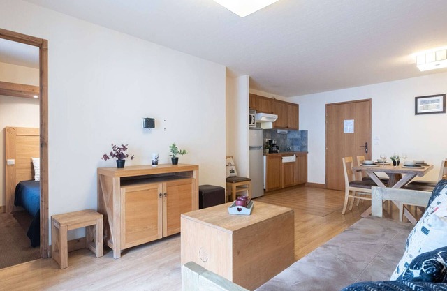 Central apartment with pool, sauna, and parking, accommodates 8 with balcony and mountain views