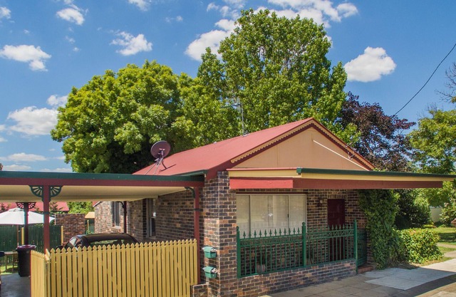 Central Armidale 2-Bedroom Apartment