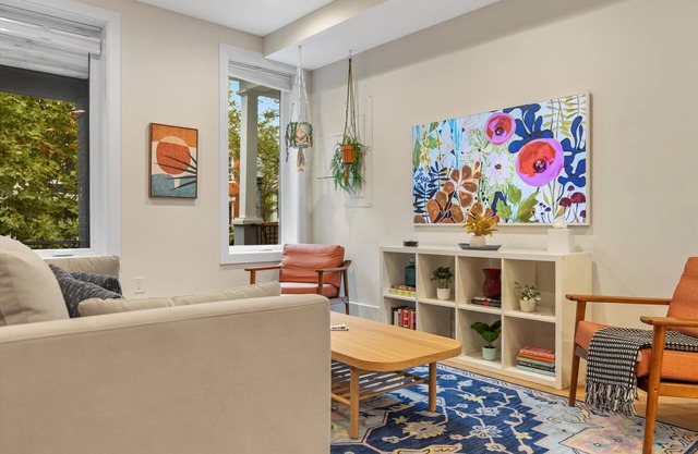 Central DC 5-BR Townhome - Walk to METRO-rail