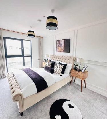 Central Derby Urban 2 Bedroom Flat - An Oasis of Elegance! Free Parking and Wifi suitable for families and professionals