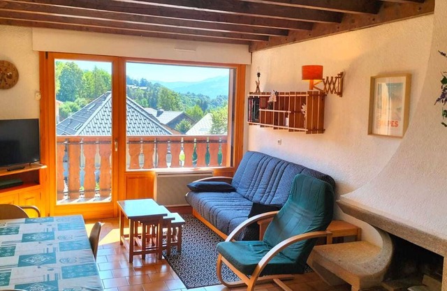 Central Duplex 6p, 750m to slopes, WiFi, Parking, South-facing Balcony