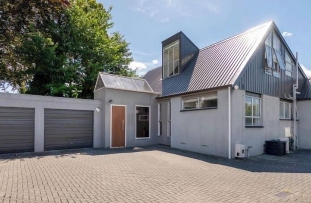 Central, family sized and private on Devon Street!