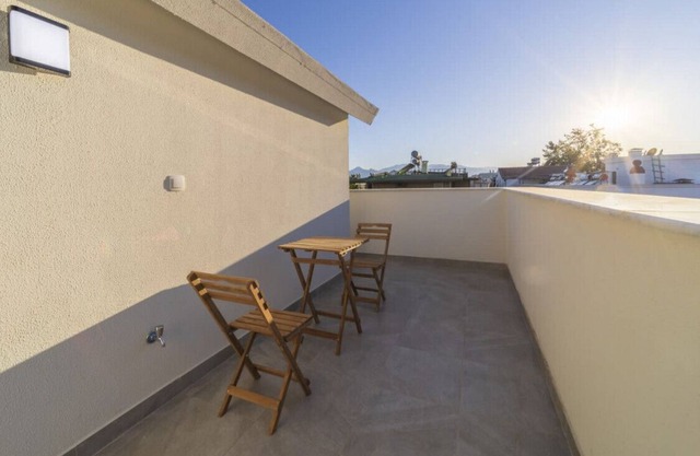 Central Flat with Balcony and Terrace in Muratpasa