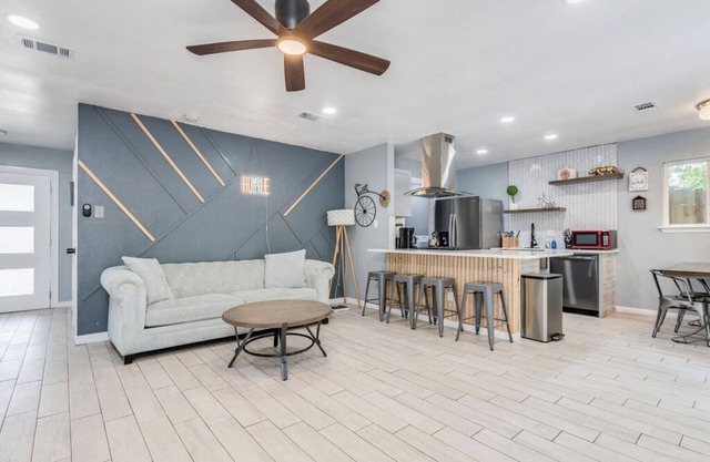 Central/Heated or Cool Pool/Spa/BBQ/Arcade/Shuffleboard