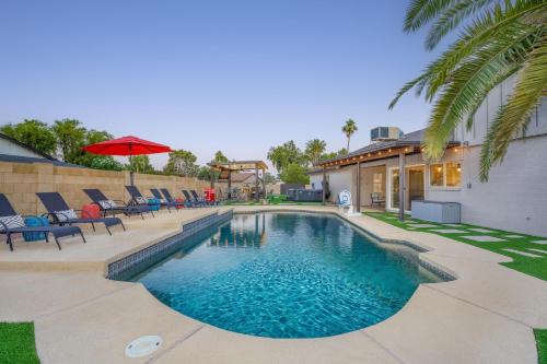 Central Location, Heated Pool, Hot Tub, Game Room