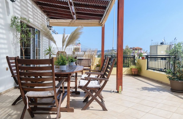 Central Penthouse in quiet neighborhood near sandy beach