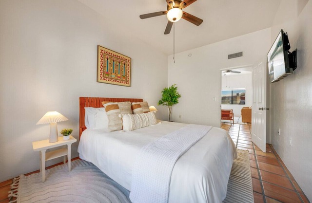 Central & Quiet/2 BR 1.5 BA/Near Alvernon Park