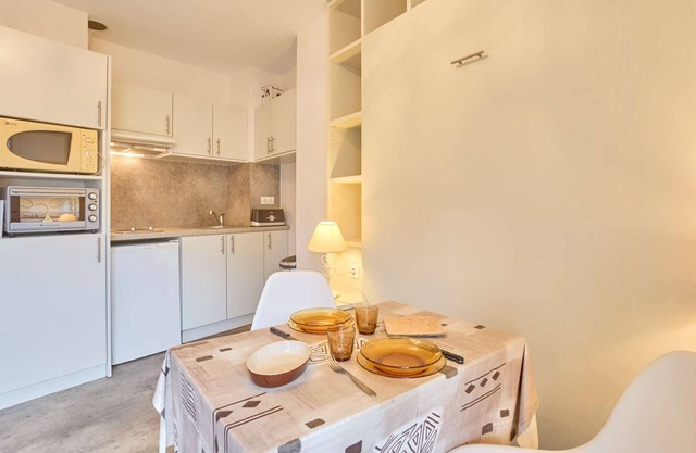 Central studio with balcony, near Thermal Baths