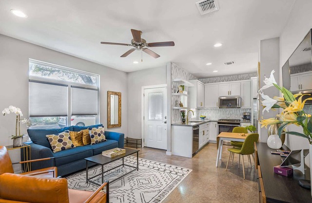 Central, Walkable, Close to UT! | The Loop