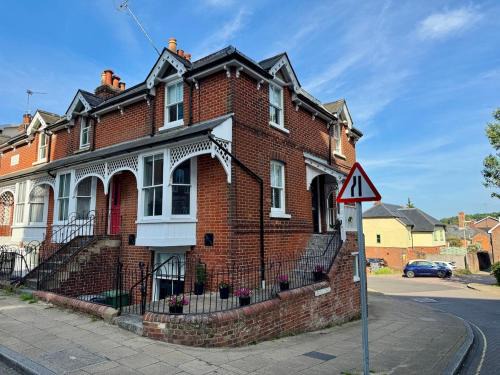 Central Winchester Townhouse