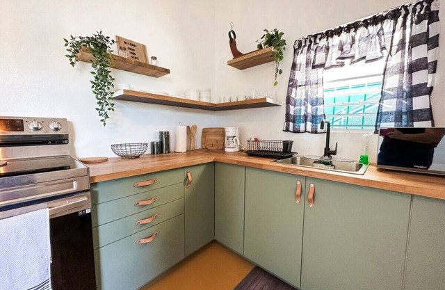 Centrally located , Family and Pet Friendly.