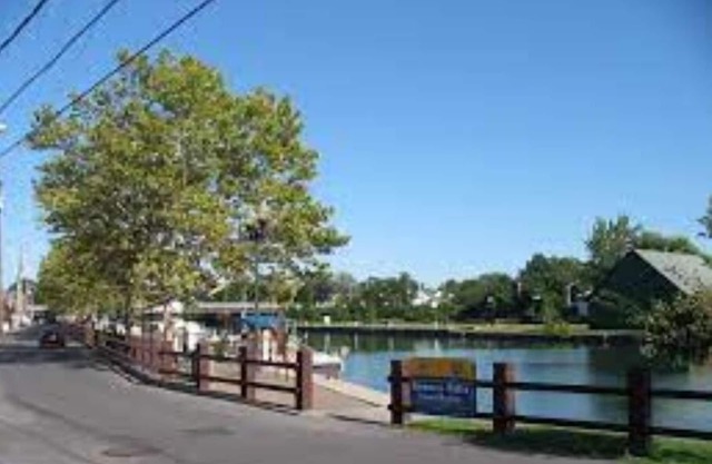Centrally Located in Seneca