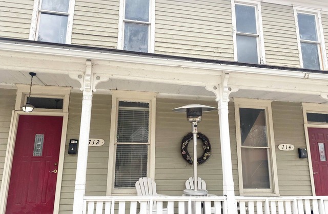 Centrally Located near MarkTwain Caves, Downtown, Nature Trails, Winery 5mins