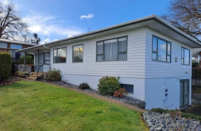 Centrally located on Taupo's 'Best Street' with Wi-Fi