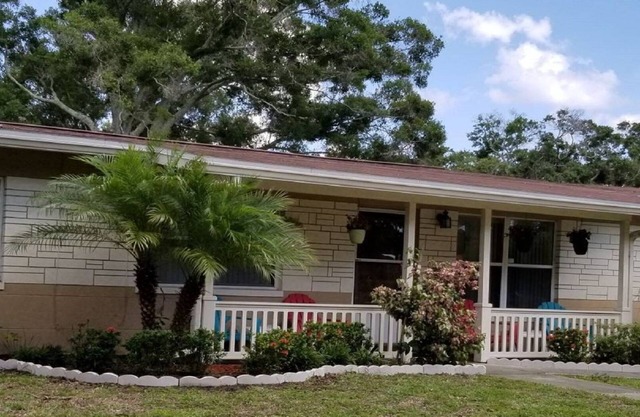 Centrally located cozy, pet-friendly home, quiet, friendly & safe neighborhood