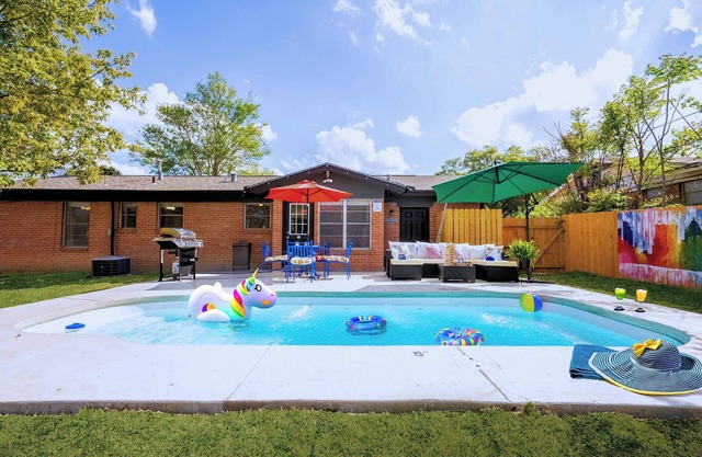 Centrally Located with Private pool, King Beds, Gameroom, and Outdoor Play.