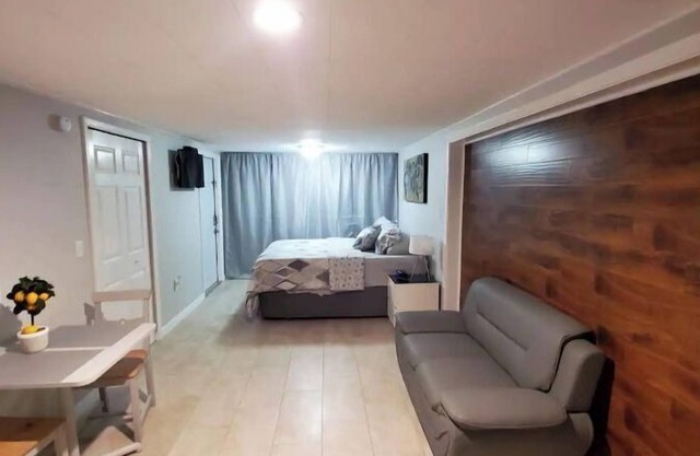 Centrally/Private apartment in Tampa Clean/Quiet