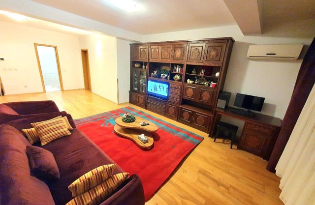 CENTRU UNIRII LUXURY VIP Apartament 2 camere 98 mp ! Parcare subterana privata incalzita iarna si climatizata vara doar cu rezervare in limita locurilor disponibile ! PROPRIETATE IN REGIM HOTELIEP - NU ARE BUCATARIE !