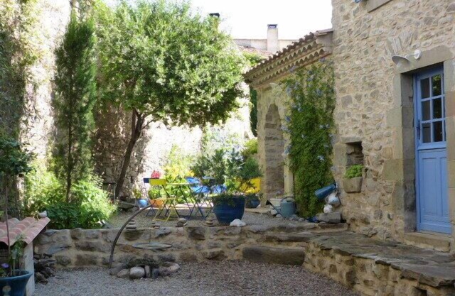 CESSERAS VILLAGE HOUSE "LE PORTAL BLEU"