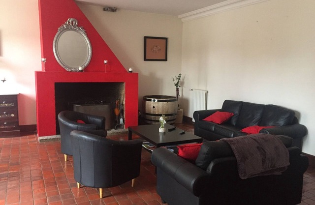 Château de Laussac, near St Emilion, sleeps 16,