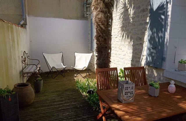 CHAI IN THE CENTER VILLAGE ST DENIS OF OLERON PROXIMITY BEACH TRADE MARKET