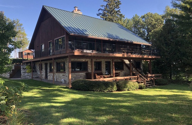 Chain O'Lakes Homes for large muti-family groups, Sleeps 20.