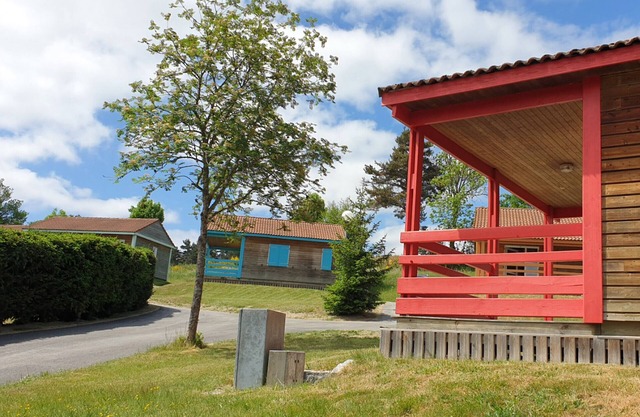 Chalet "Albizia Pour 6 Prix Semaine" with Mountain View, Shared Pool & Wi-Fi