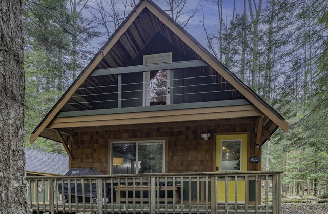 Chalet at Mt. Rainier Entrance with Hot Tub-EV Charger