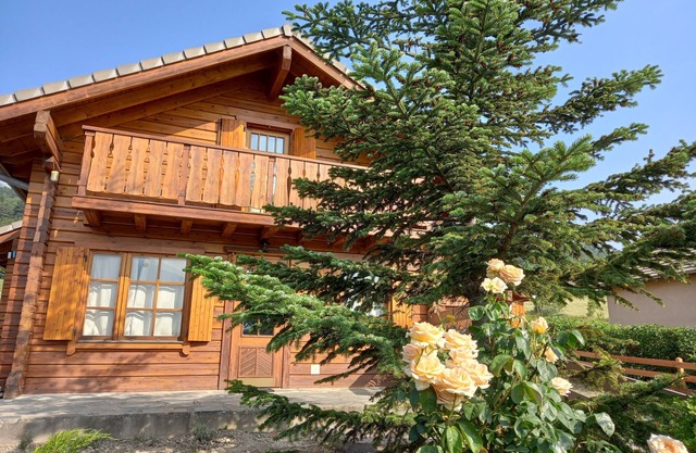 Chalet bois au calme meublé de tourisme 3 étoiles à EMBRUN lac de SERRE -PONÇON