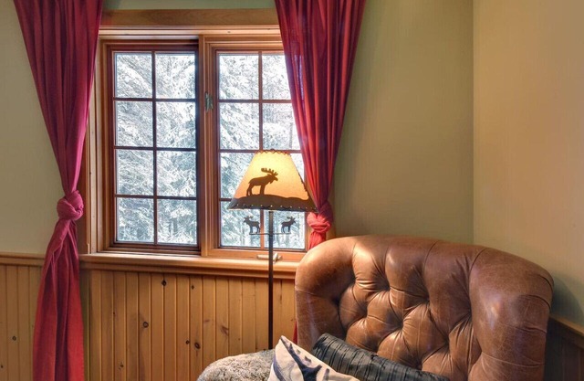 Chalet Le Solitude | 2 Bedrooms | Hot Tub | Nature