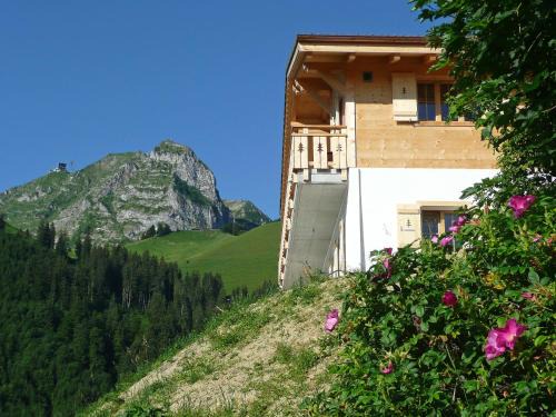 Chalet Chalet La Poya by Interhome