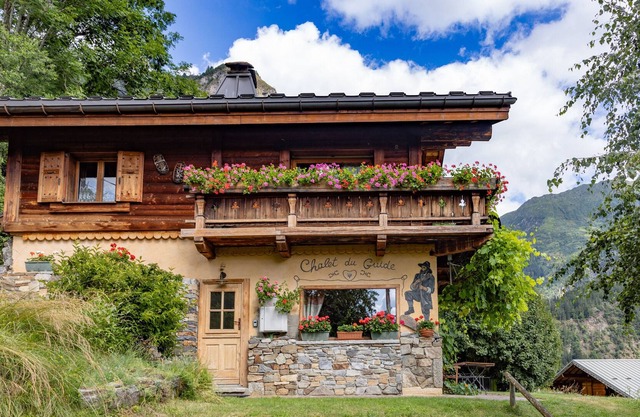 Chalet 'D'un Guide De Haute Montagne' with Private Garden and Wi-Fi