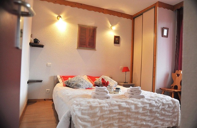 CHALET DE LA YODINE - GITE 27 PEOPLE IN SAVOIE - TARENTAISE VANOISE Bedroom 6