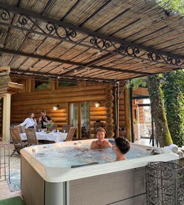 CHALET EN RONDINS AVEC SPA - 5 personnes