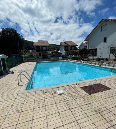 Chalet en urbanización con piscina
