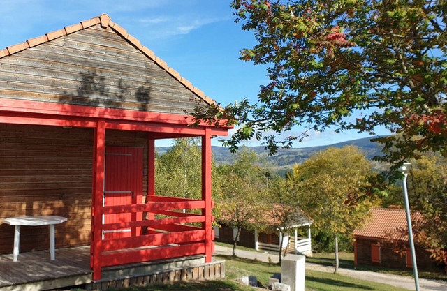 Chalet 'Hibiscus Pour 6 Prix Weekend' with Mountain View, Shared Pool and Wi-Fi