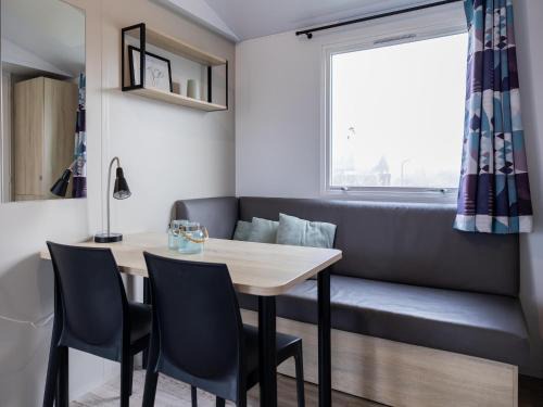 Chalet in Friesland near Alde Feanen, cleaning included