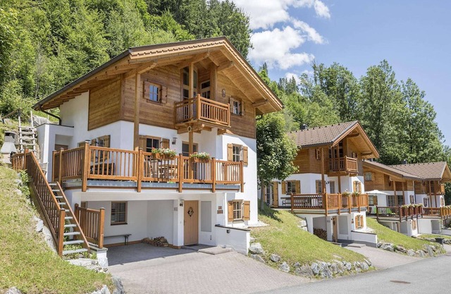 Chalet in Königsleiten near Ski Bus & Pool