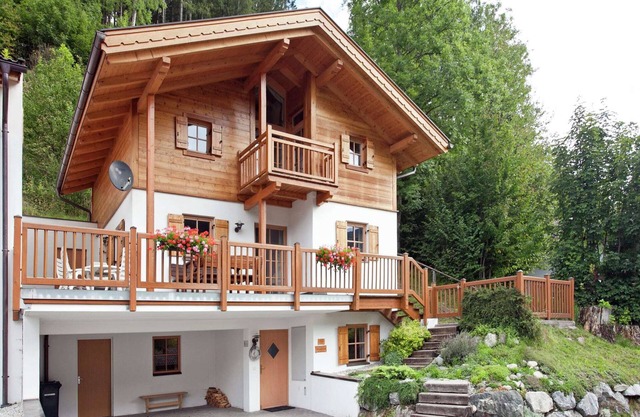Chalet in Königsleiten near Ski Bus & Pool