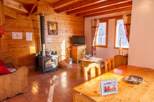 Chalet Le Mélézin hameau des Chazals Nevache Hautes Alpes