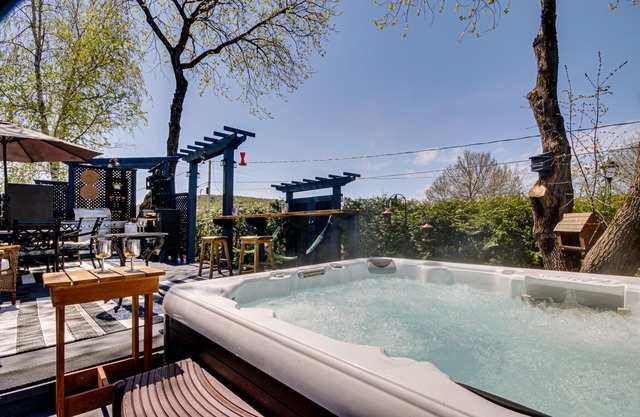 Chalet le petit manoir SPA and SAUNA VIEW OF THE SAINT-MAURICE RIVER