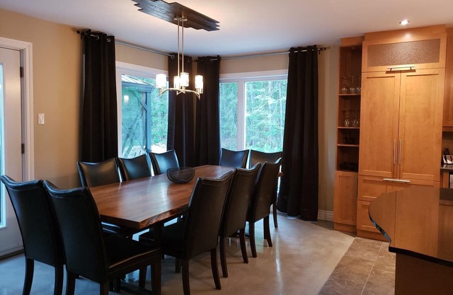 Chalet Le St-phonie, L'harmonie Entre une Chalet, un Boisé, une Rivière